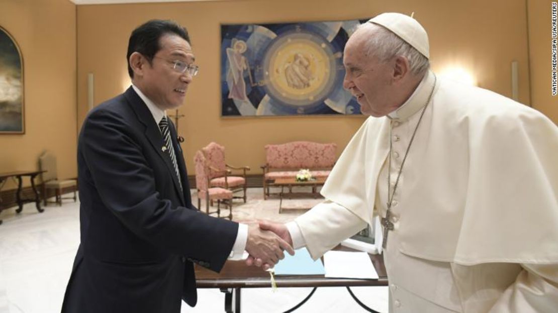 El primer ministro de Japón, Fumio Kishida, se reúne con el Papa Francisco en el Vaticano.