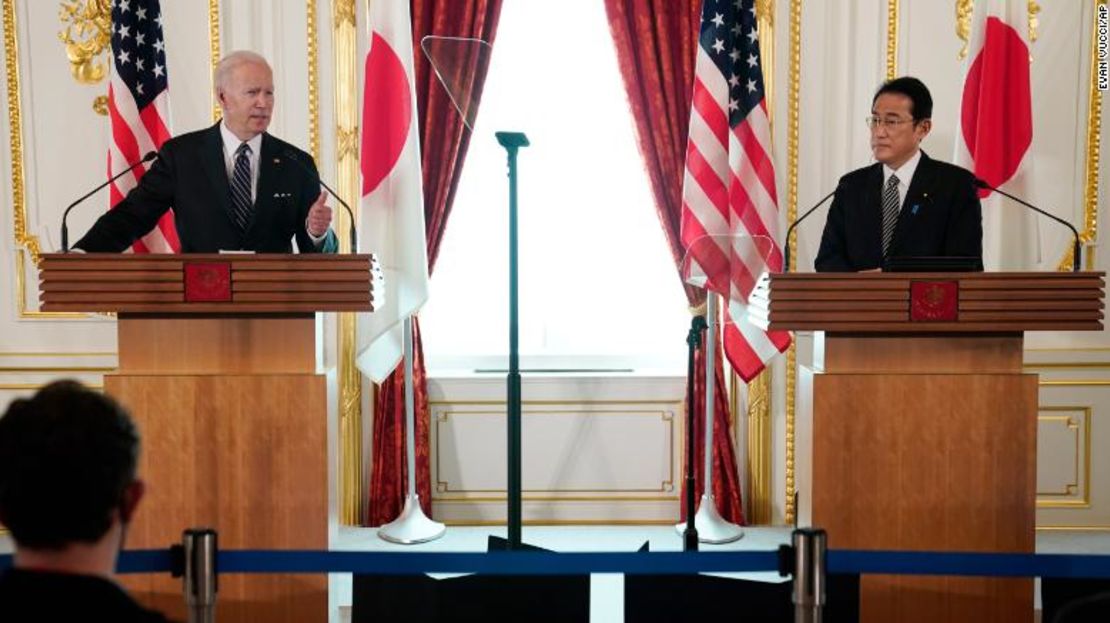 El presidente de Estados Unidos, Joe Biden (izquierda), habla durante una conferencia de prensa junto al primer ministro de Japón, Fumio Kishida, en el Palacio Akasaka en Tokio, el 23 de mayo.