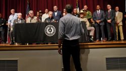 CNNE 1213496 - beto o'rourke confronta al gobernador de texas- se pudo prevenir