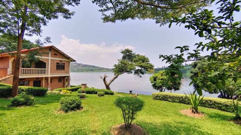 La startup Bongalo aspira a convertirse en una alternativa africana a Airbnb. La empresa, que se fundó en Camerún y ahora tiene su sede en Rwanda, cuenta con más de 1.000 anuncios en los dos países. Entre ellos, Umoko Cottage, a orillas del lago Muhazi, en el este de Rwanda. Crédito: Bongalo