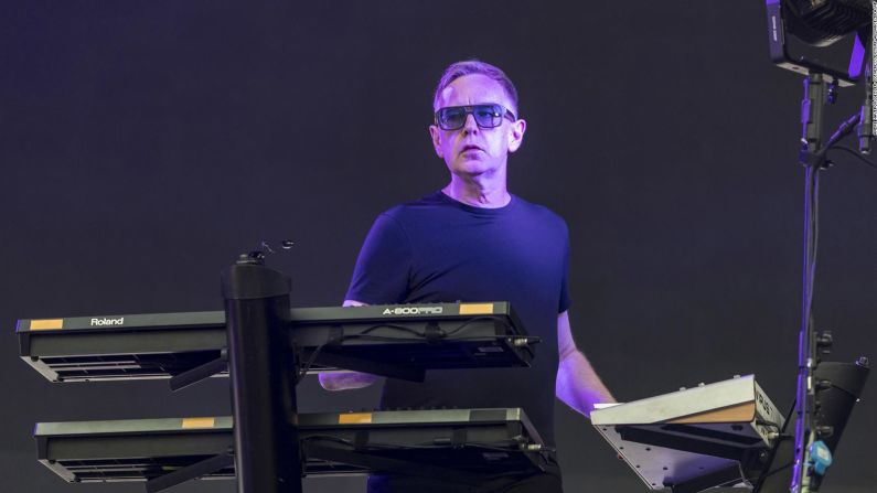 Andy Fletcher, teclista y miembro fundador de Depeche Mode, falleció a los 60 años, informó la banda el 26 de mayo.