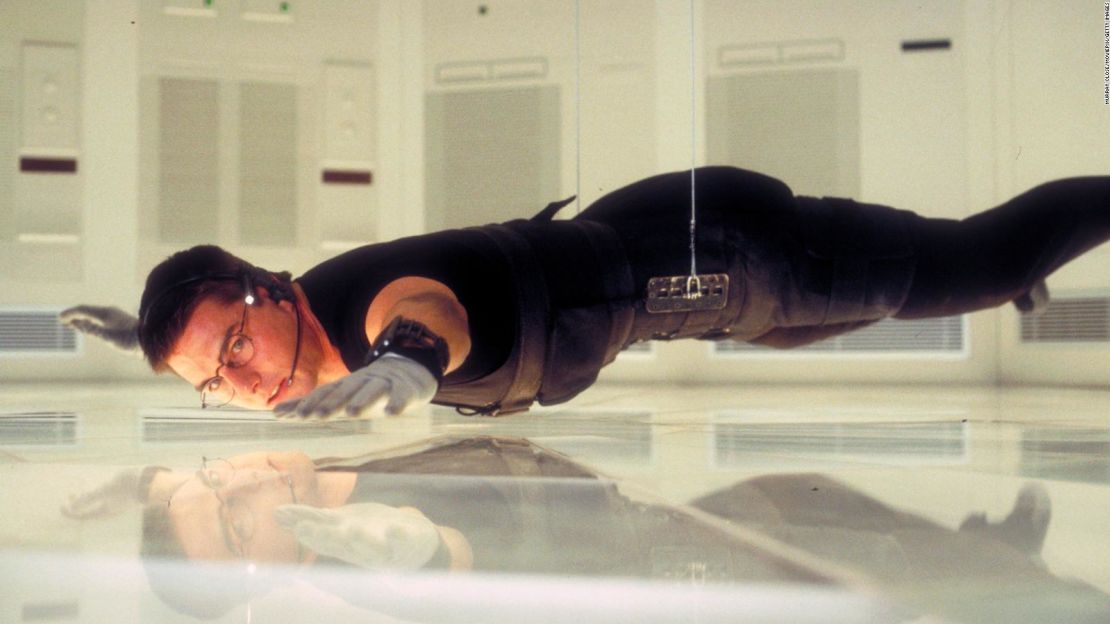 Tom Cruise como Ethan Hunt en una escena de la película 'Mission: Impossible', estrenada en 1996.