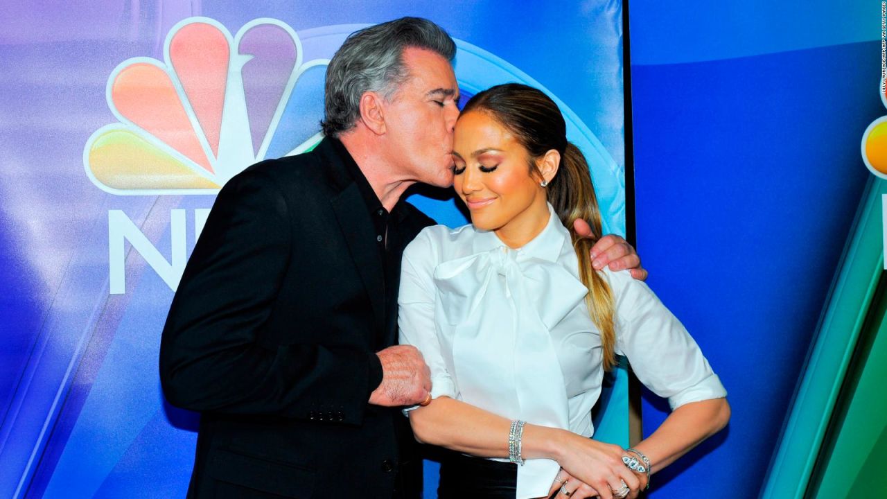 CNNE 1214683 - jlo rinde homenaje a ray liotta