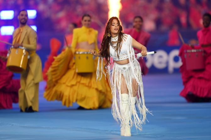 La cantante cubana estadounidense Camila Cabello fue la encargada de poner a bailar al Stade de France el 28 de mayo.