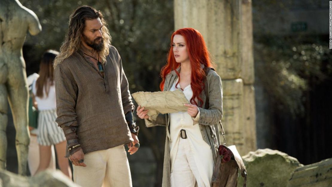 Jason Momoa y Amber Heard en "Aquaman" de 2018.