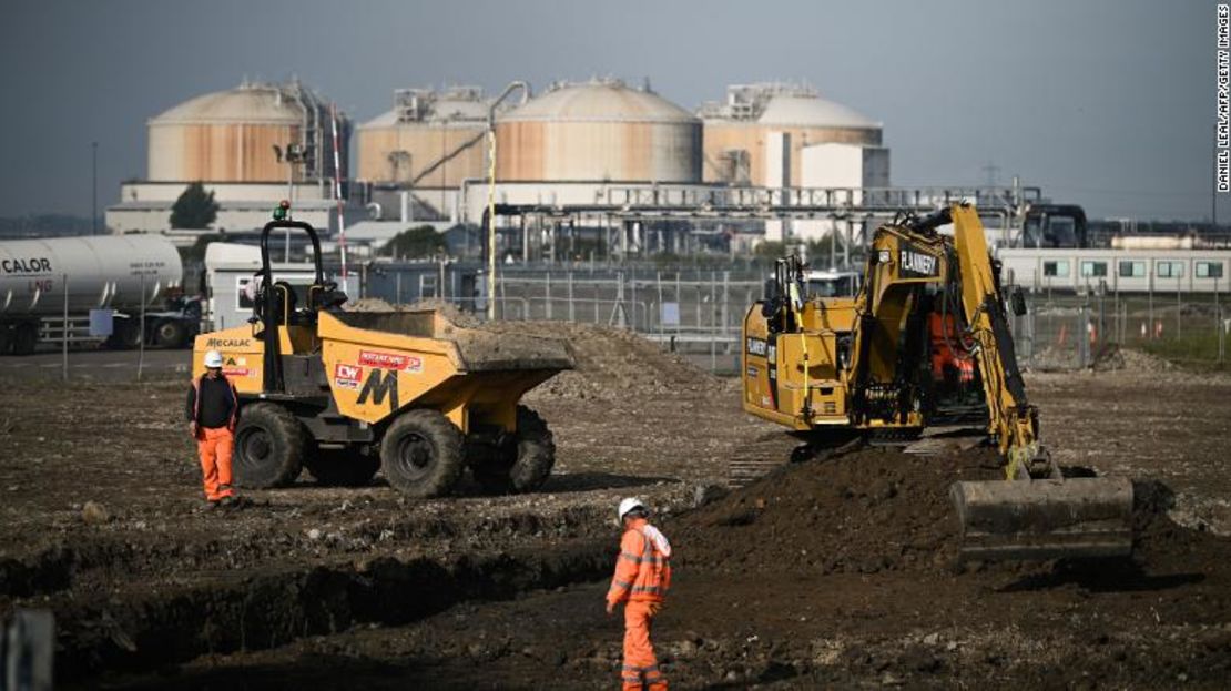 Construcción de tanques de almacenamiento de GNL en la isla de Grain, en el sureste de Inglaterra.