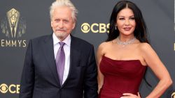 CNNE 1216073 - catherine zeta-jones y michael douglas felicitan a su hijo