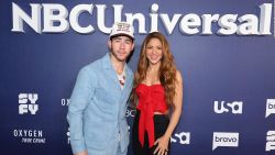 CNNE 1216237 - shakira le ensena a nick jonas algunas rutinas de baile