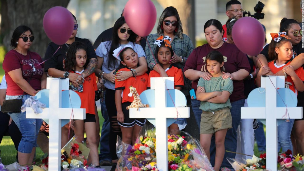 CNNE 1216334 - comienzan los funerales de las victimas de uvalde