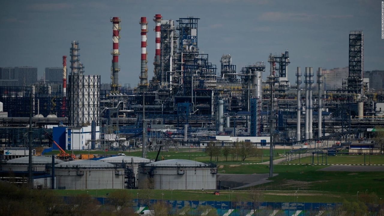 CNNE 1216676 - europa prohibe parcialmente las importaciones de petroleo ruso