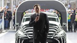 CNNE 1217631 - musk obligara a sus empleados de tesla a trabajar desde la oficina