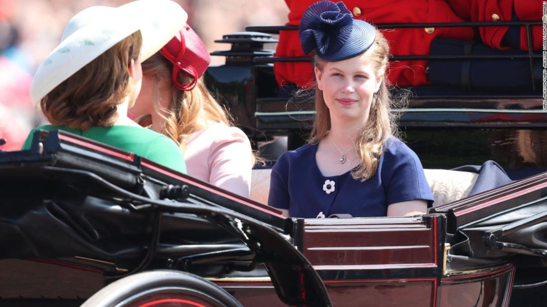 Lady Louise Windsor durante “Trooping The Colour” en The Mall el 9 de junio de 2018 en Londres, Inglaterra.