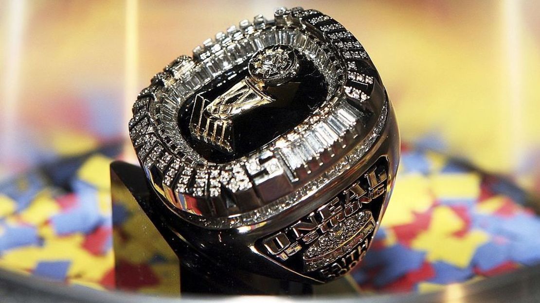 Anillo de campeón fabricado para Shaquille O'Neal, del Miami Heat, equipo que quedó campeón de la NBA en la temporada 2005-2006 al vencer a los Dallas Mavericks.