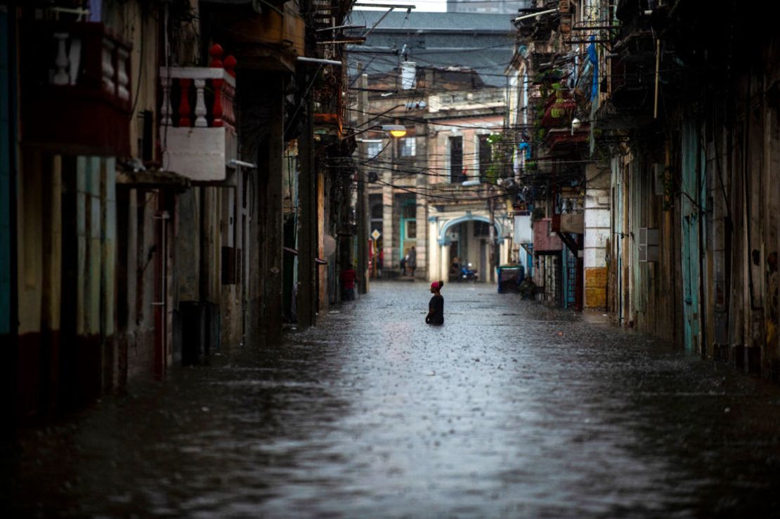 Las fuertes lluvias causaron estragos en la parte occidental de Cuba. Crédito: YAMIL LAGE/AFP via Getty Images