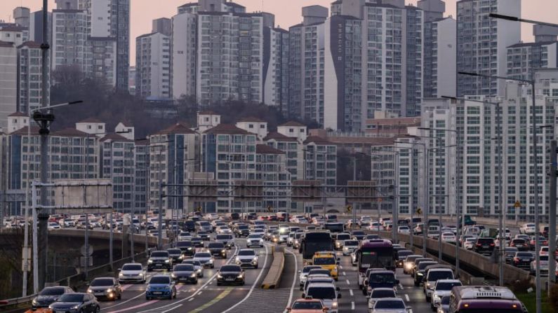 Las ciudades más caras del mundo: ECA International elabora una lista de los lugares más caros del mundo, basada en todo, desde el precio de la leche hasta la tasa de inflación. Seúl, Corea del Sur (en la foto) ocupó el puesto número 10. Anthony Wallace/AFP/Getty Images. Mira el resto de la lista ➡️