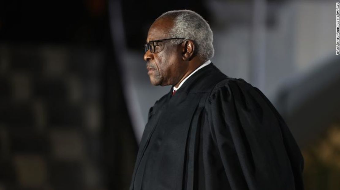 Algunos de la Corte Suprema parecen simpatizar con el argumento, incluido el juez conservador Clarence Thomas, que sostiene que "las plataformas digitales se presentan como organizaciones que se centran en la distribución del discurso del público en general".