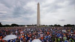 CNNE 1222505 - manifestantes exigen mayor control de armas en estados unidos