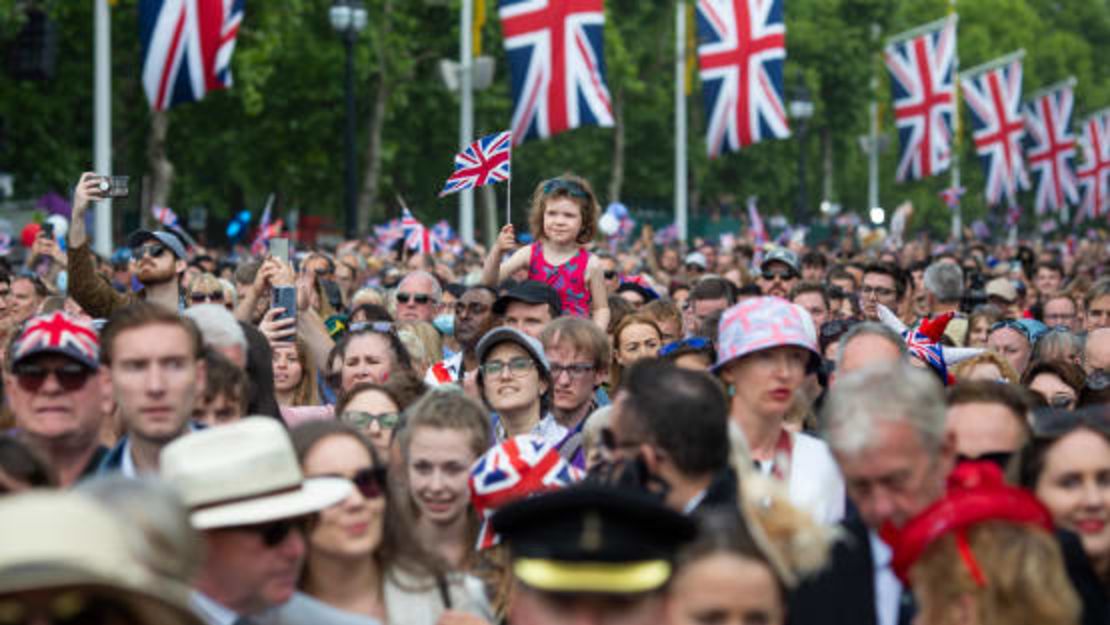 Londres espera un aumento en los visitantes estadounidenses ahora que se eliminó el requisito de prueba. Los pasajeros de las aerolíneas estadounidenses que llegan a Londres alcanzaron niveles cercanos a los previos a la pandemia durante el Jubileo de Platino de la Reina Isabel II.