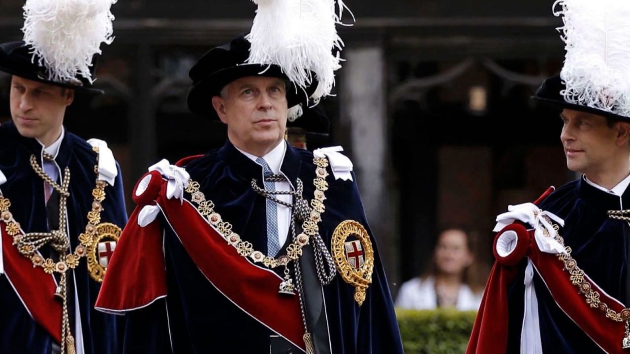 CNNE 1222899 - principe andres ausente en un tradicional desfile de caballeros