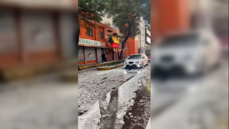 Para este lunes, las autoridades advirtieron sobre la posibilidad de lluvias fuertes y más caída de granizo, además de prever fuertes rachas de viento.