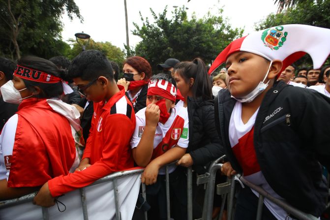 En Lima, multitudes se habían reunido para ver el partido que Perú perdió por penales.