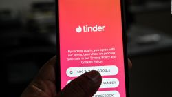 CNNE 1223255 - la razon por la que conseguir pareja en apps no es facil