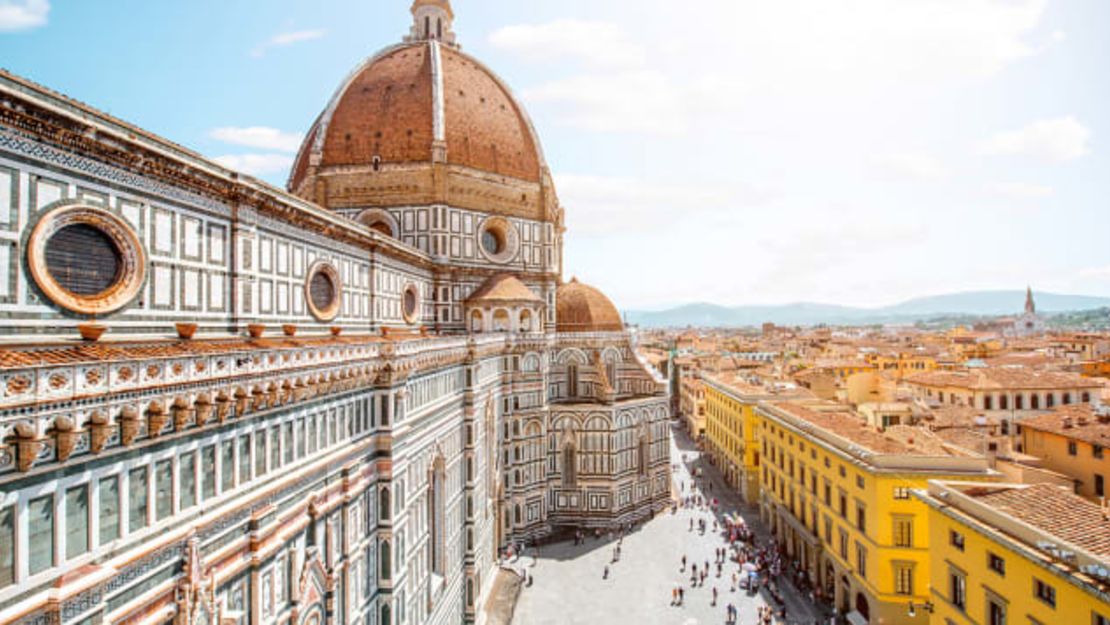 Una vista clásica del paisaje urbano de Florencia, Italia. El país del sur de Europa sigue en el nivel 3. Crédito: rh2010/Adobe Stock