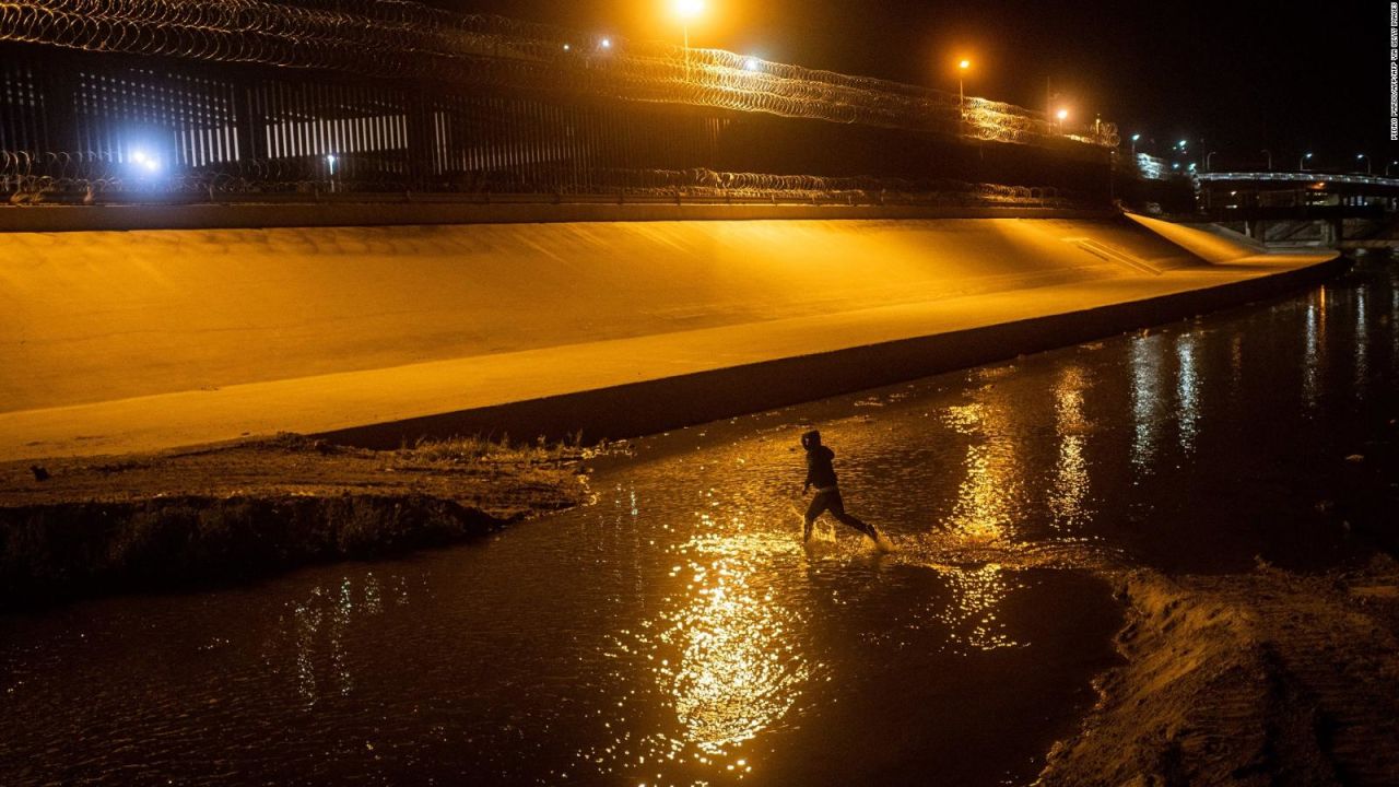 CNNE 1224067 - patrulla fronteriza evita que migrantes mueran ahogados en rio bravo