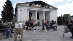 CNNE 1224297 - moscu planea reabrir el teatro dramatico de mariupol