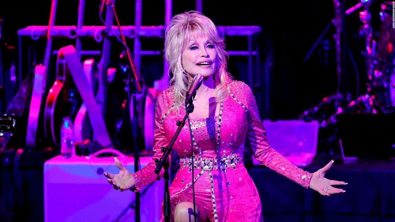 CNNE 1225258 - dolly parton dona us$ 1 millon para investigar enfermedades pediatricas