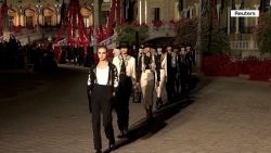 CNNE 1225677 - sevilla y su encanto fueron parte del desfile de la nueva coleccion de dior