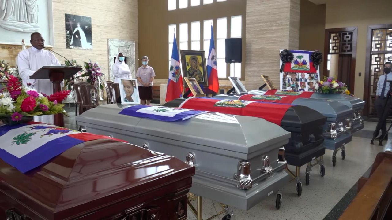 CNNE 1226856 - realizan funeral de inmigrantes haitianas en puerto rico