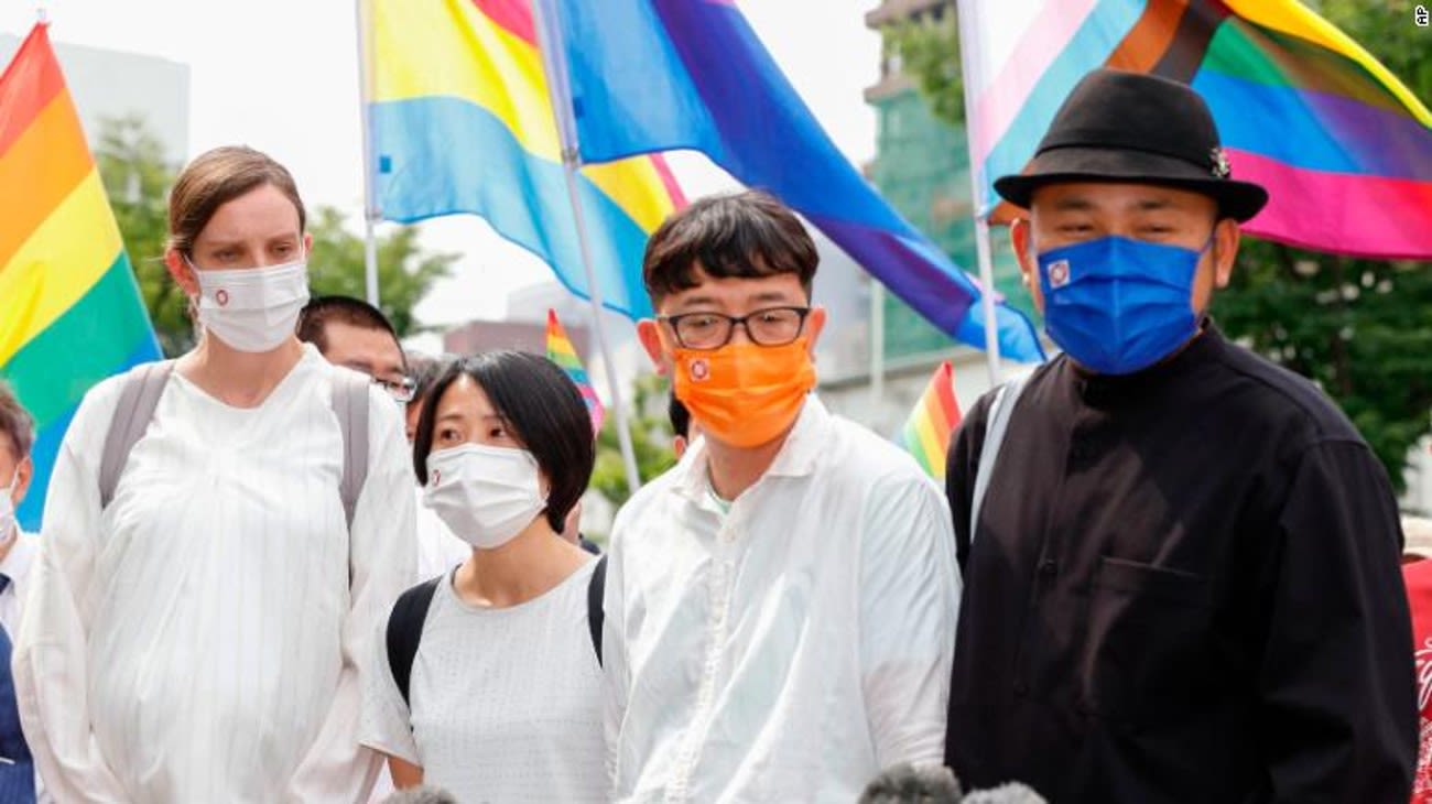 Un tribunal japonés declara inconstitucional la prohibición del matrimonio  entre personas del mismo sexo | CNN