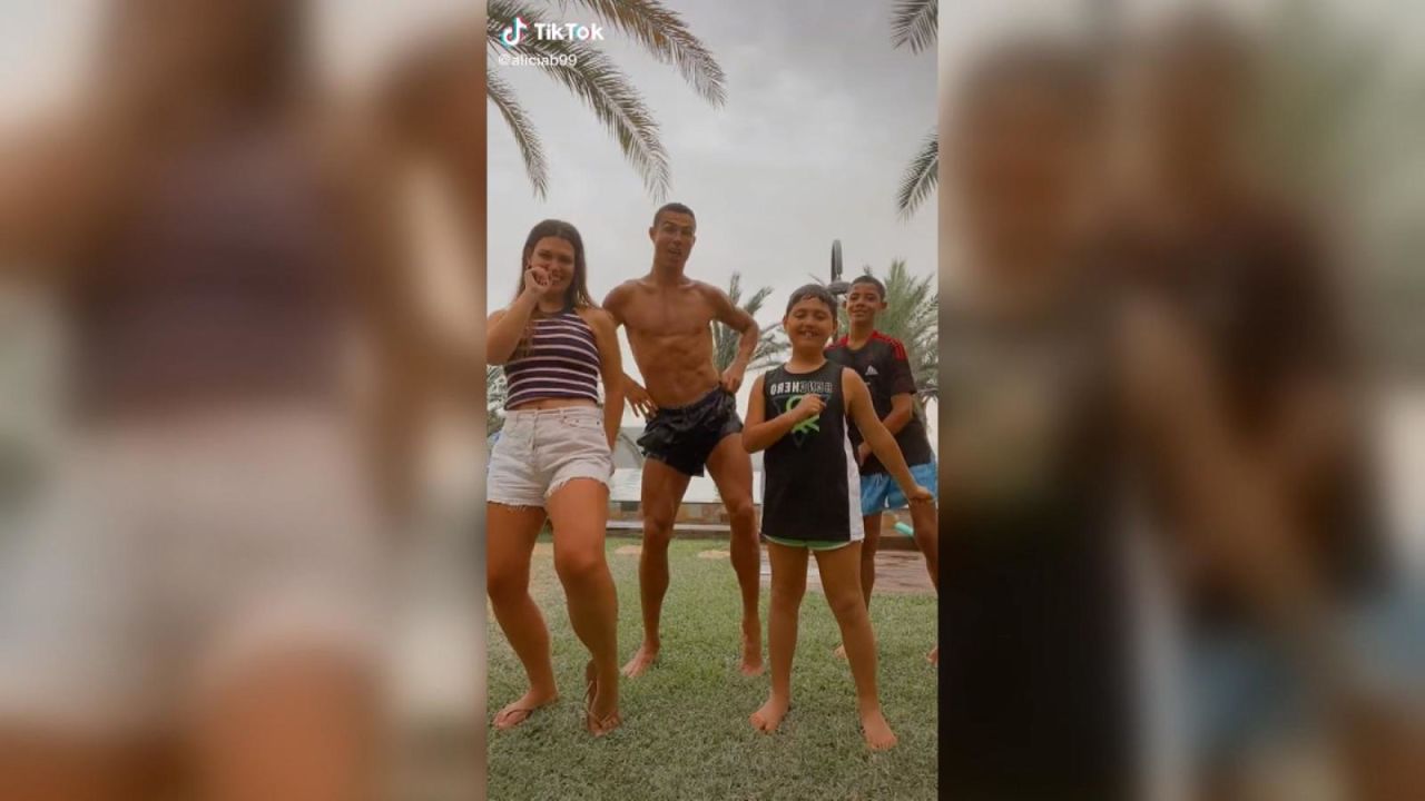 CNNE 1227476 - mira el baile de cristiano ronaldo que hace explotar las redes