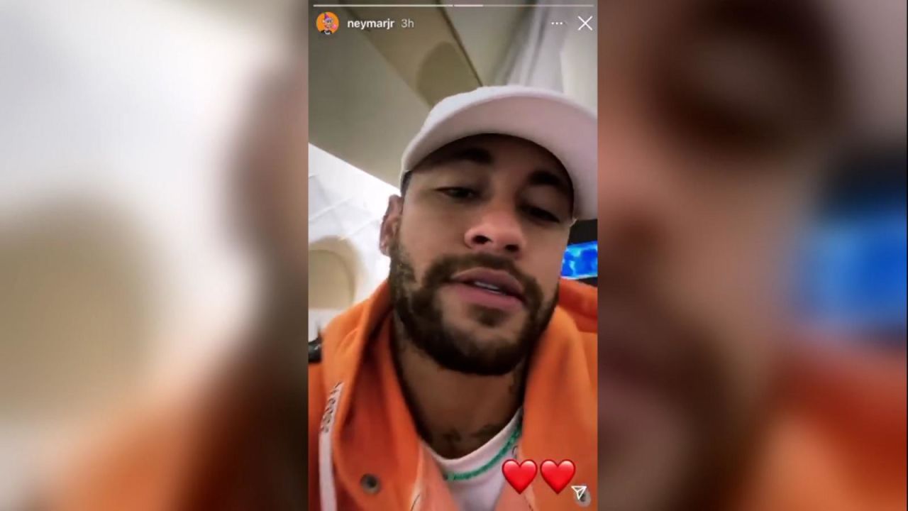 CNNE 1227491 - neymar sufrio un susto en un avion privado