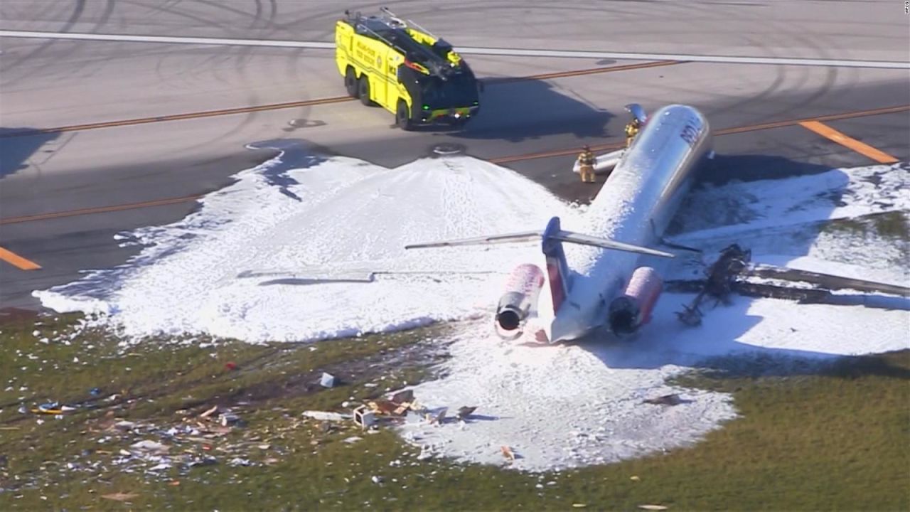 CNNE 1227648 - tres heridos en accidente de avion en aeropuerto de miami