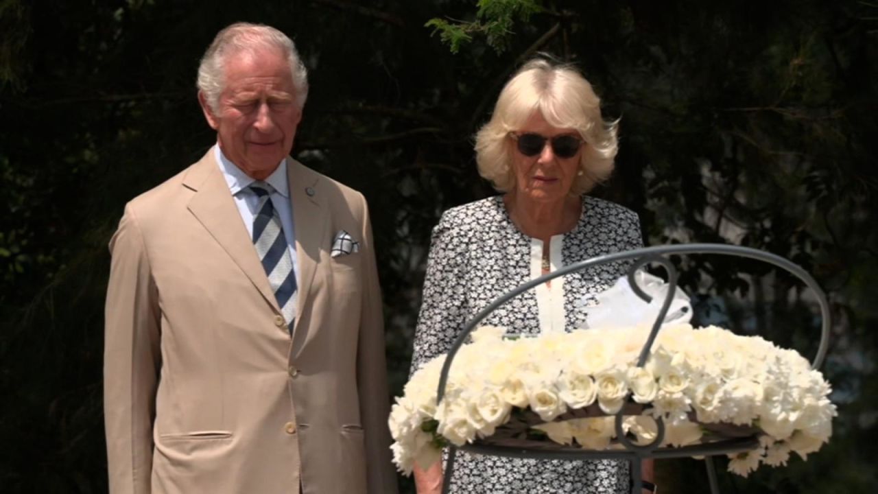 CNNE 1228021 - el principe carlos y su esposa camila visitan monumento de genocidio en rwanda