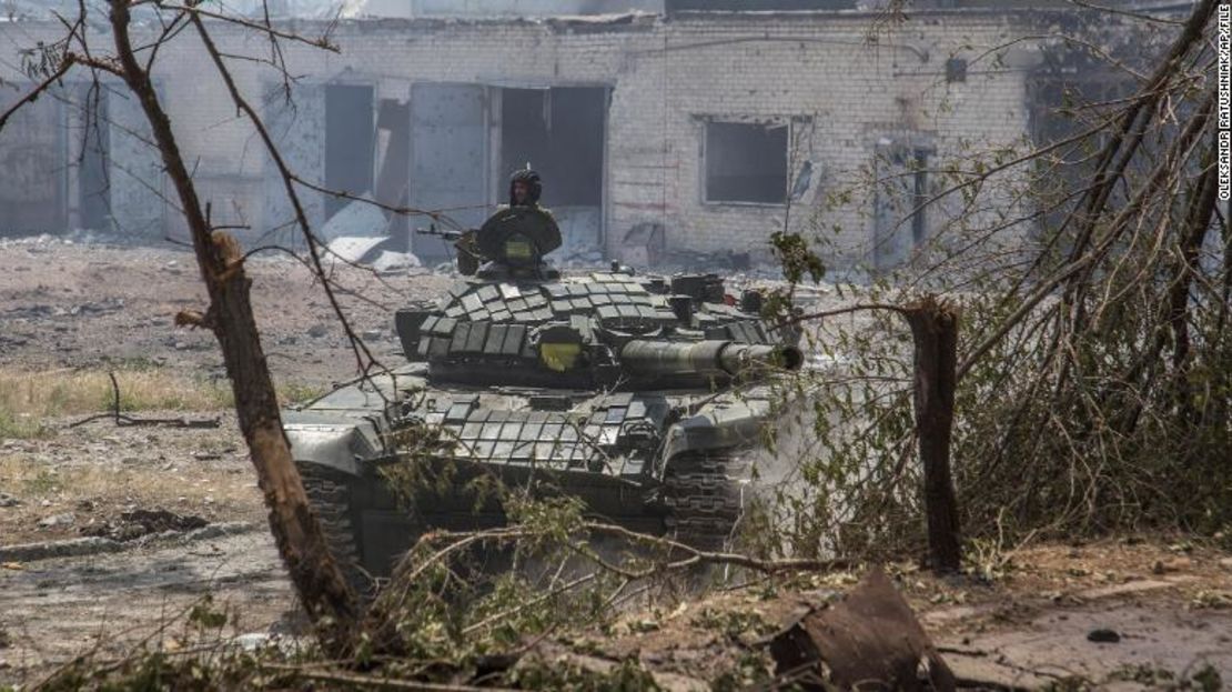 Un tanque ucraniano en posición durante los intensos combates en el frente en Severodonetsk el 8 de junio.