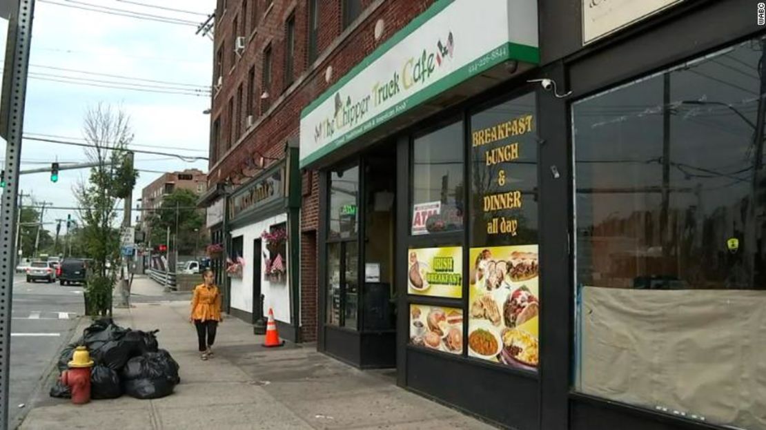 Empleados del Chipper Truck Cafe en Yonkers, Nueva York, recibieron el pedido de Grubhub de la mujer, y su petición de ayuda.