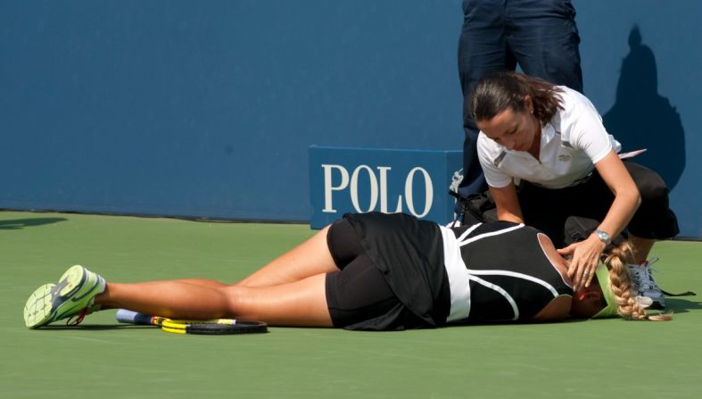 La tenista bielorrusa Victoria Azarenka se desmayó tras sufrir un golpe de calor cuando jugaba el partido de segunda ronda contra la argentina Gisela Dulko en el US Open de 2010.