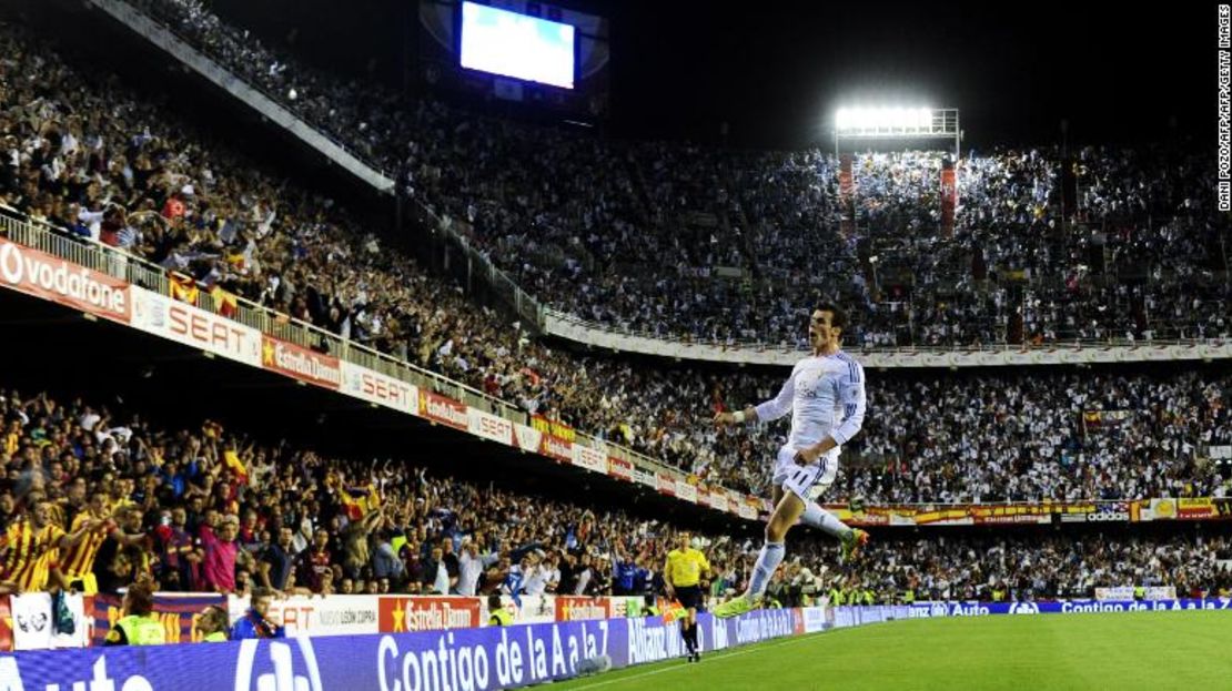 Bale celebra tras marcar en la final de la Copa del Rey de España contra el Barcelona en 2014.