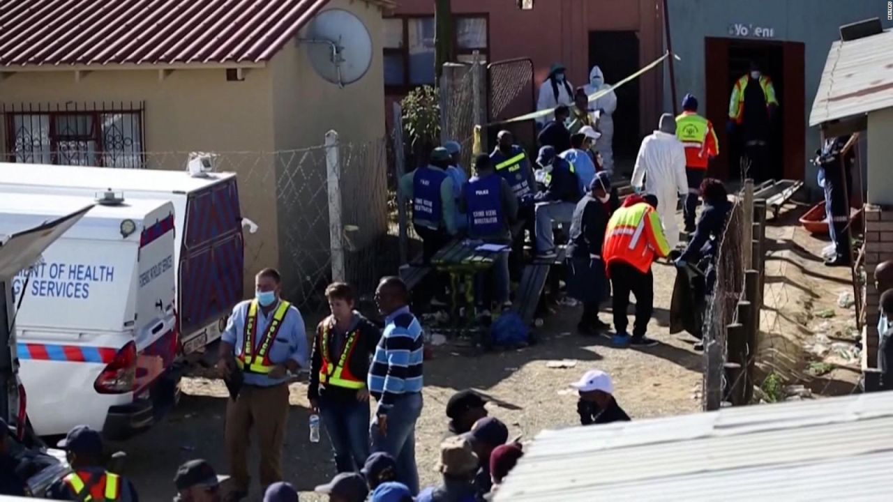 CNNE 1230341 - investigan muerte de 22 jovenes sudafricanos en taberna