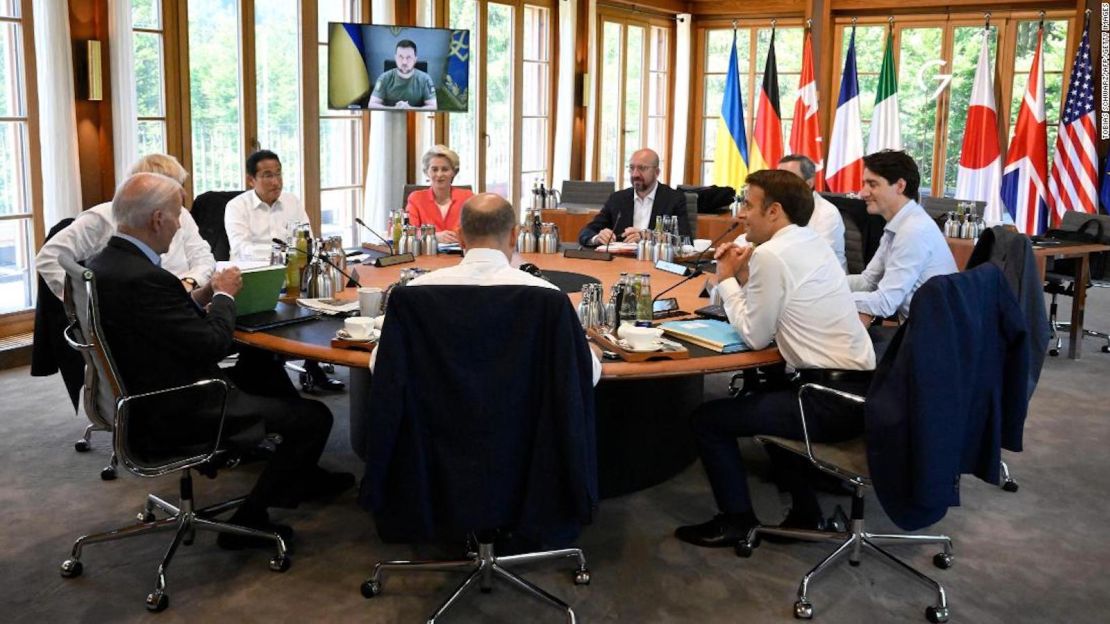 En esta foto aparecen, en una sesión de trabajo en el G7, en el castillo de Elmau, en el sur de Alemania, el canciller de Alemania, Olaf Scholz; el presidente de Estados Unidos, Joe Biden; el primer ministro de Gran Bretaña, Boris Johnson; el primer ministro de Japón, Fumio Kishida; la presidenta de la Comisión Europea, Ursula von der Leyen; el presidente del Consejo Europeo Charles Michel; el primer ministro de Italia, Mario Draghi; el primer ministro de Canadá, Justin Trudeau, y el presidente de Francia, Emmanuel Macron. Además, en videoconferencia, el presidente de Ucrania, Volodymyr Zelensky. Foto del 27 de junio de 2022.