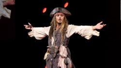 CNNE 1231347 - ¿vuelve johnny depp a "piratas del caribe"?