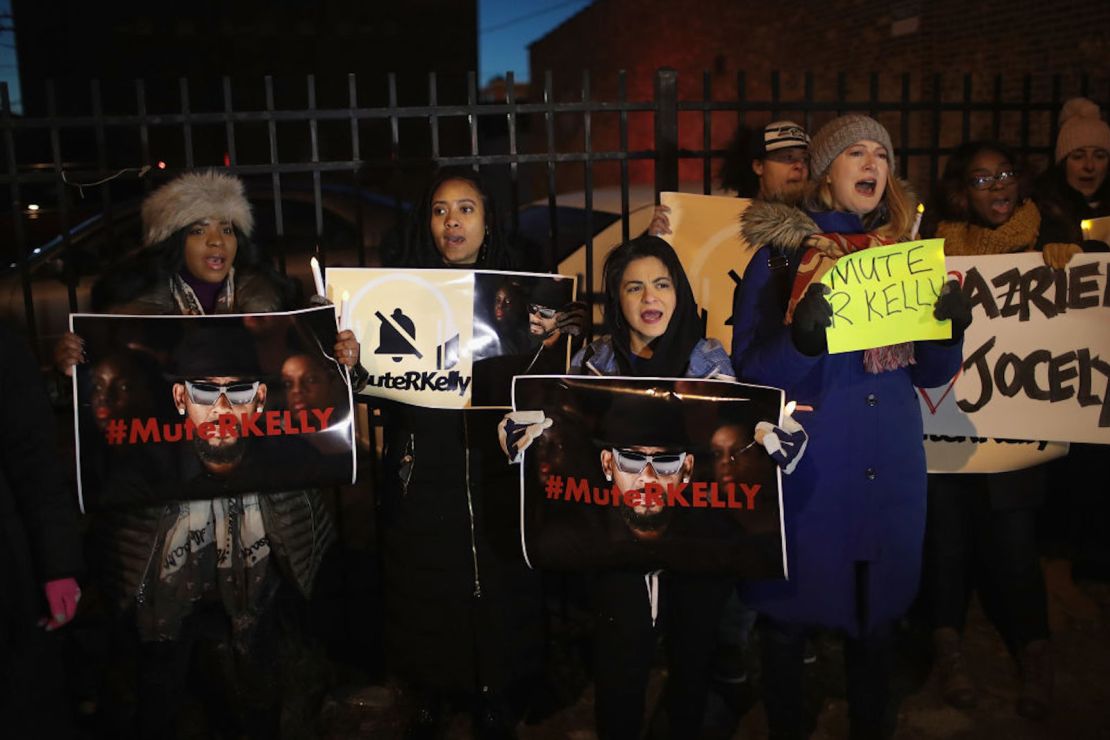 Protestas contra R. Kelly en enero de 2019 en Chicago, Illinois.