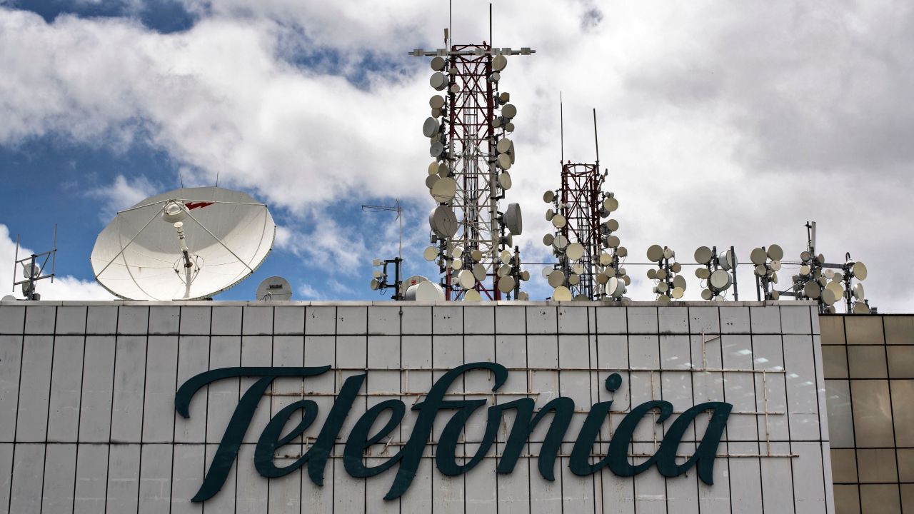 Picture of antennas on the roof of Spanish telecoms giant Telefonica tower in Caracas, taken on June 6, 2022. (Photo by Yuri CORTEZ / AFP)