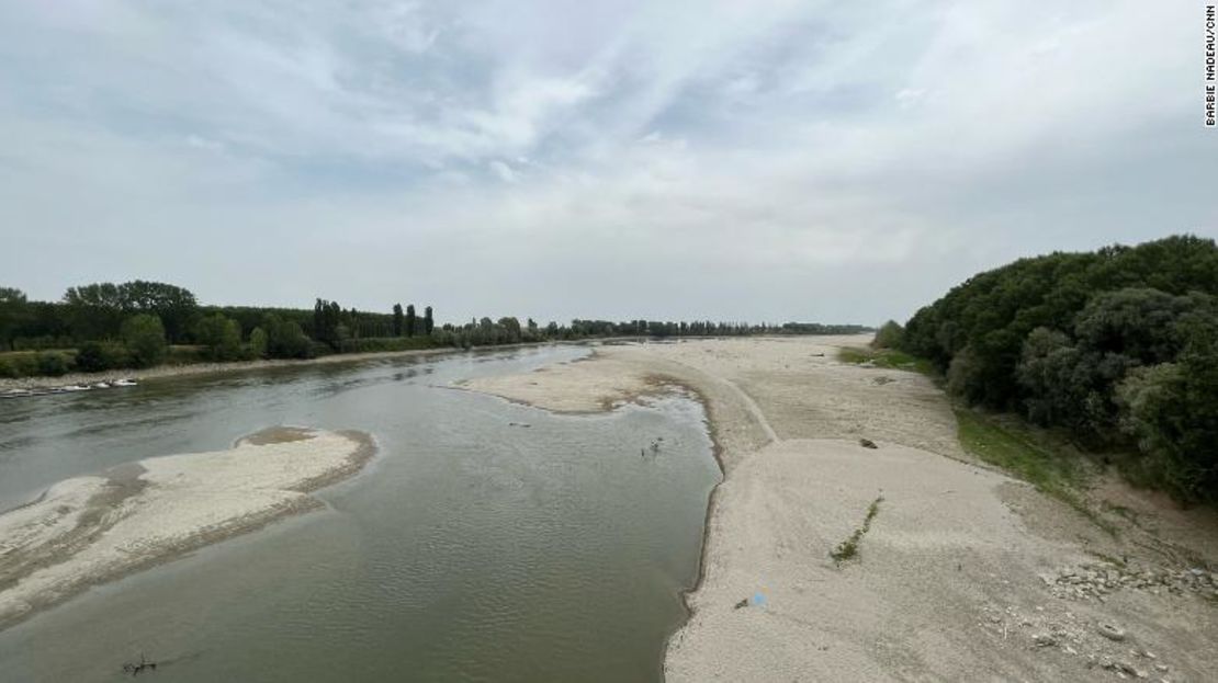 El lecho arenoso del río Po puede verse cerca de Mantua.