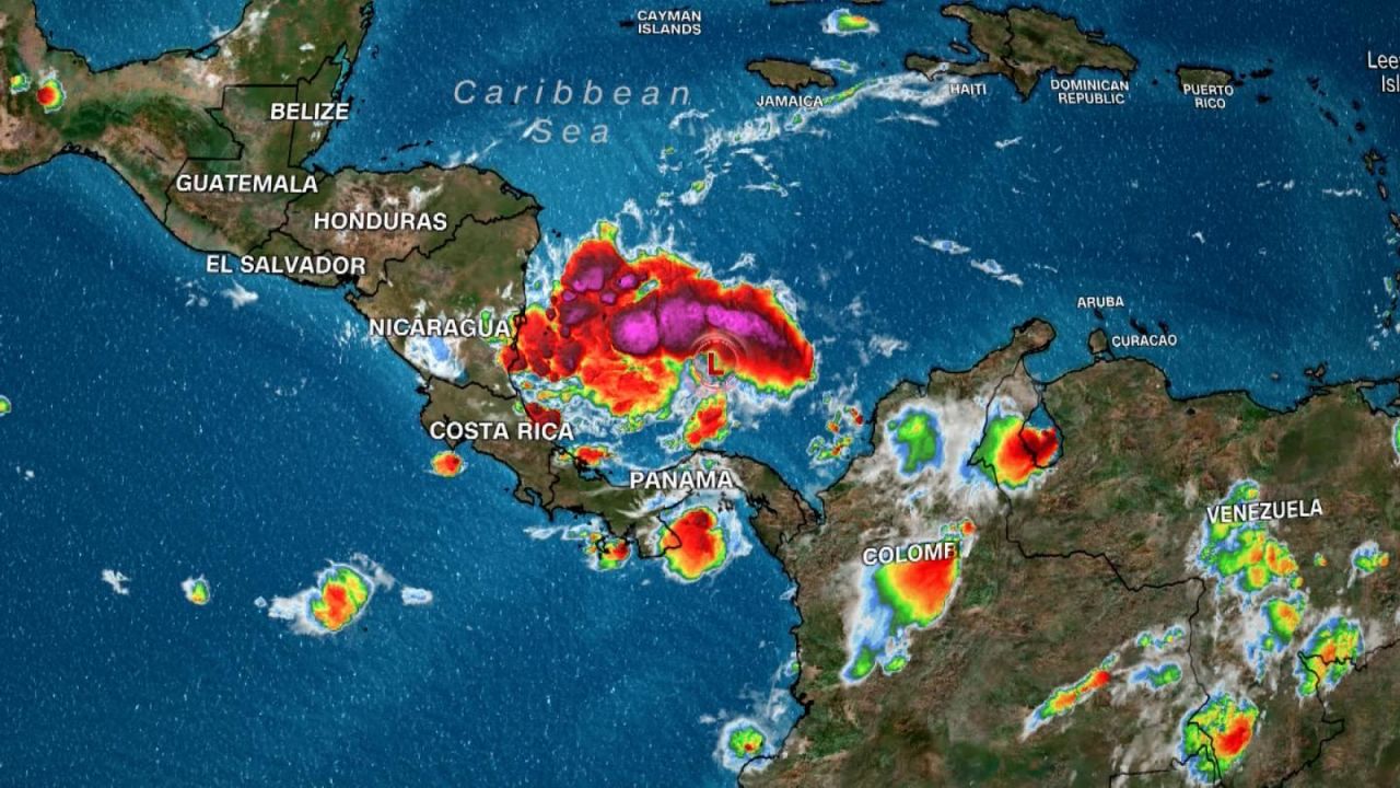 CNNE 1232529 - fenomeno tropical amenaza las costas de centroamerica y el caribe