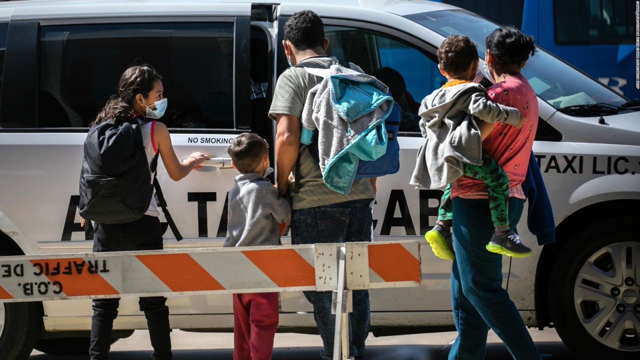 CNNE 1233947 - surge polemica tras prohibir taxis por app en aeropuerto mexicano