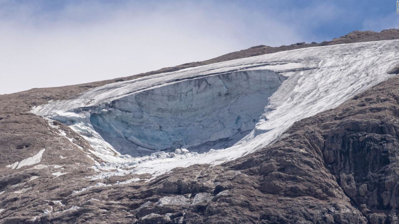 CNNE 1234130 - mira el antes y despues del glaciar que se derrumbo en los alpes italianos